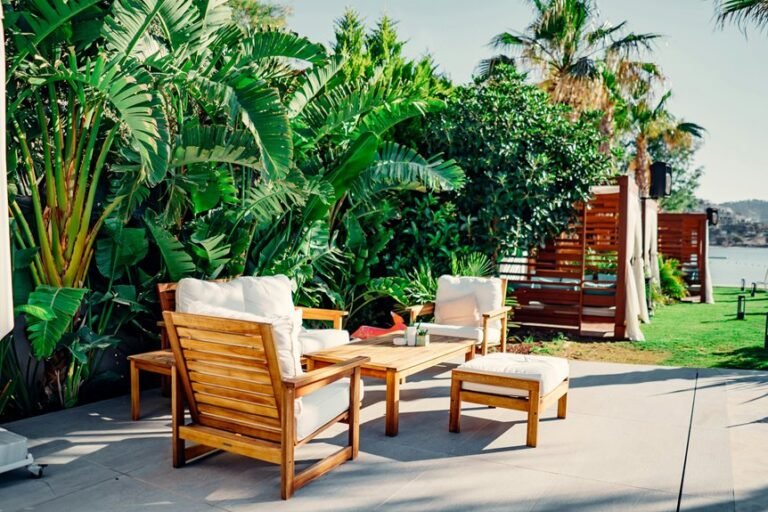 compact patio garden layouts